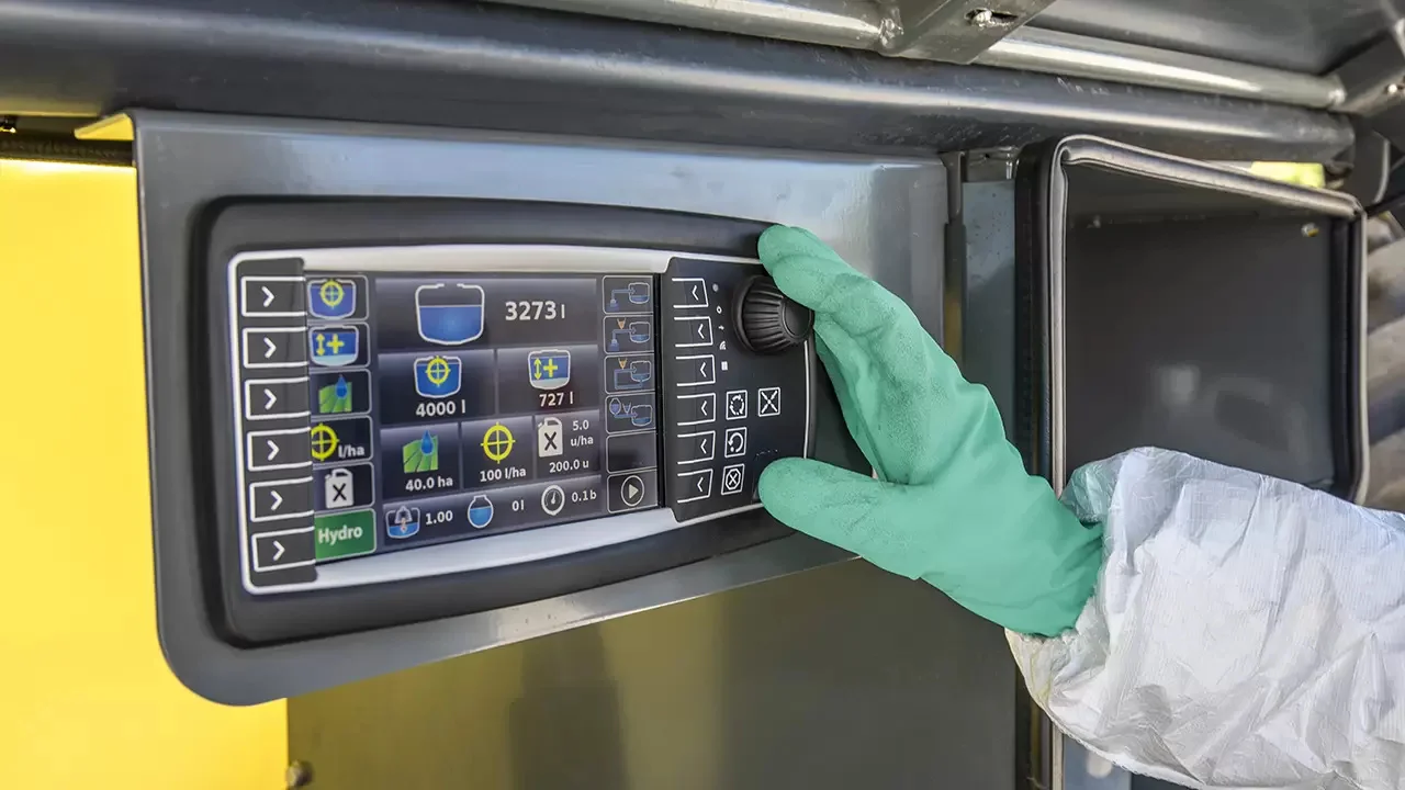 Bediening van de HARDI FluidBox in de werkzone